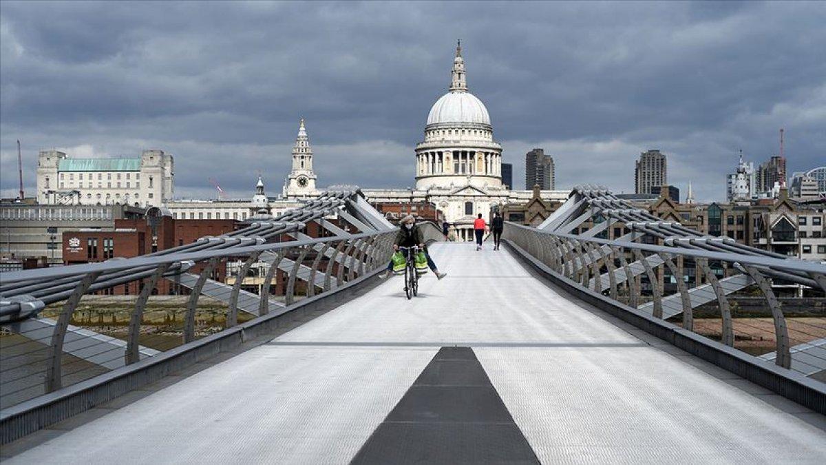 İngiltere'de kısmi karantina 3 hafta uzatıldı