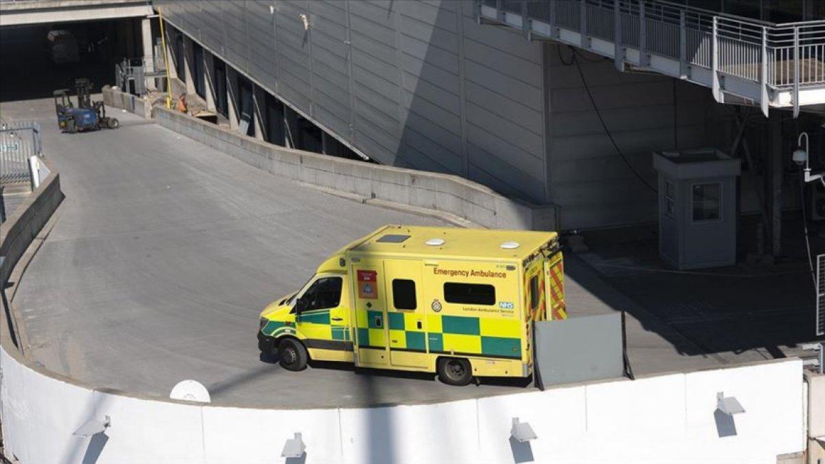 İngiltere'de kısmi karantina 3 hafta uzatıldı