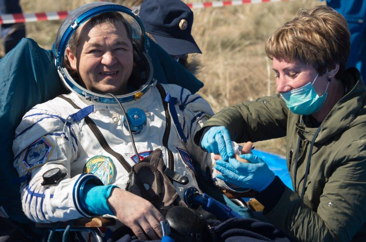 2 astronot ve 1 kozmonot dünyaya geri döndü