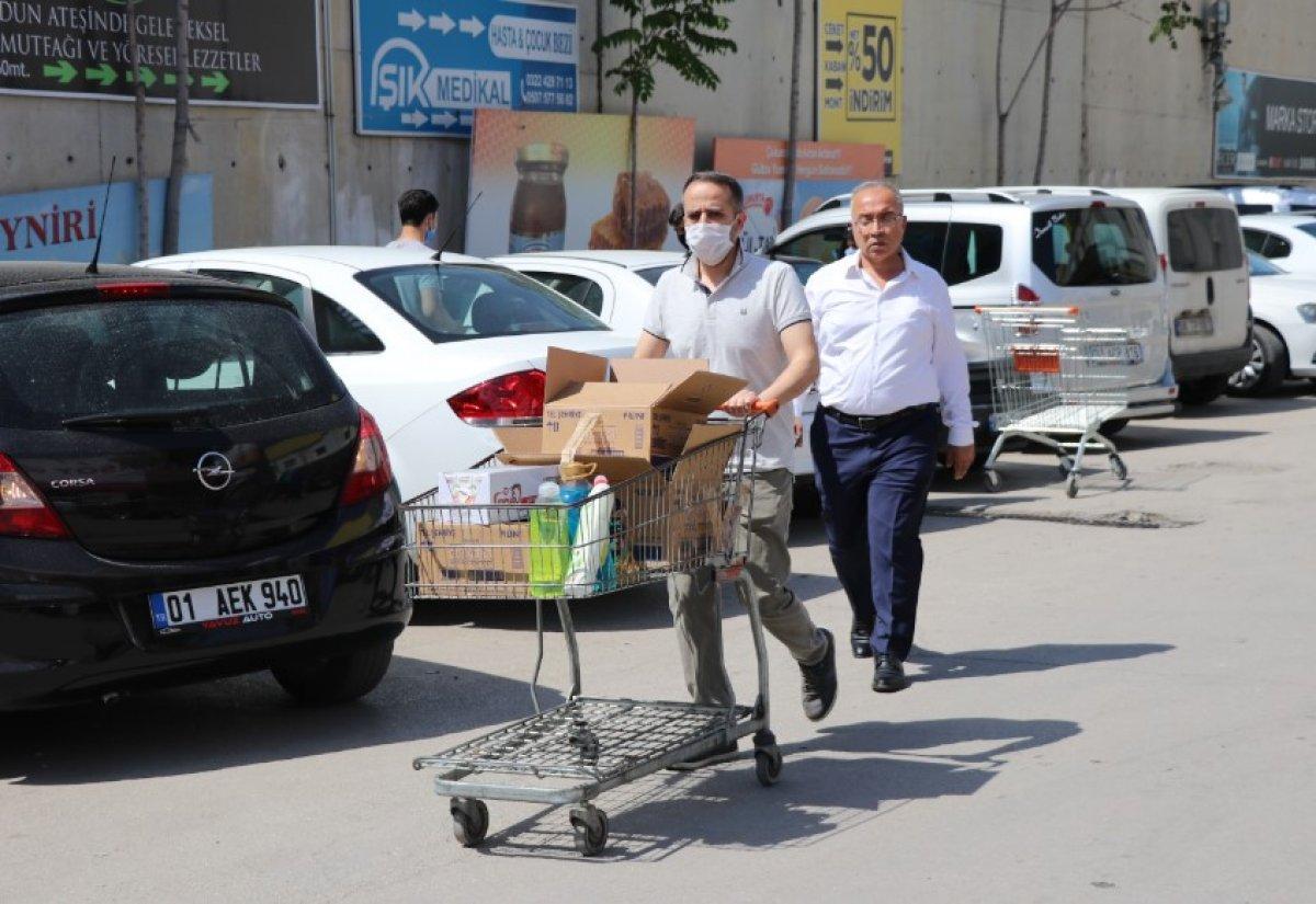 Sokağa çıkma yasağından önce Adana'da kuyruk