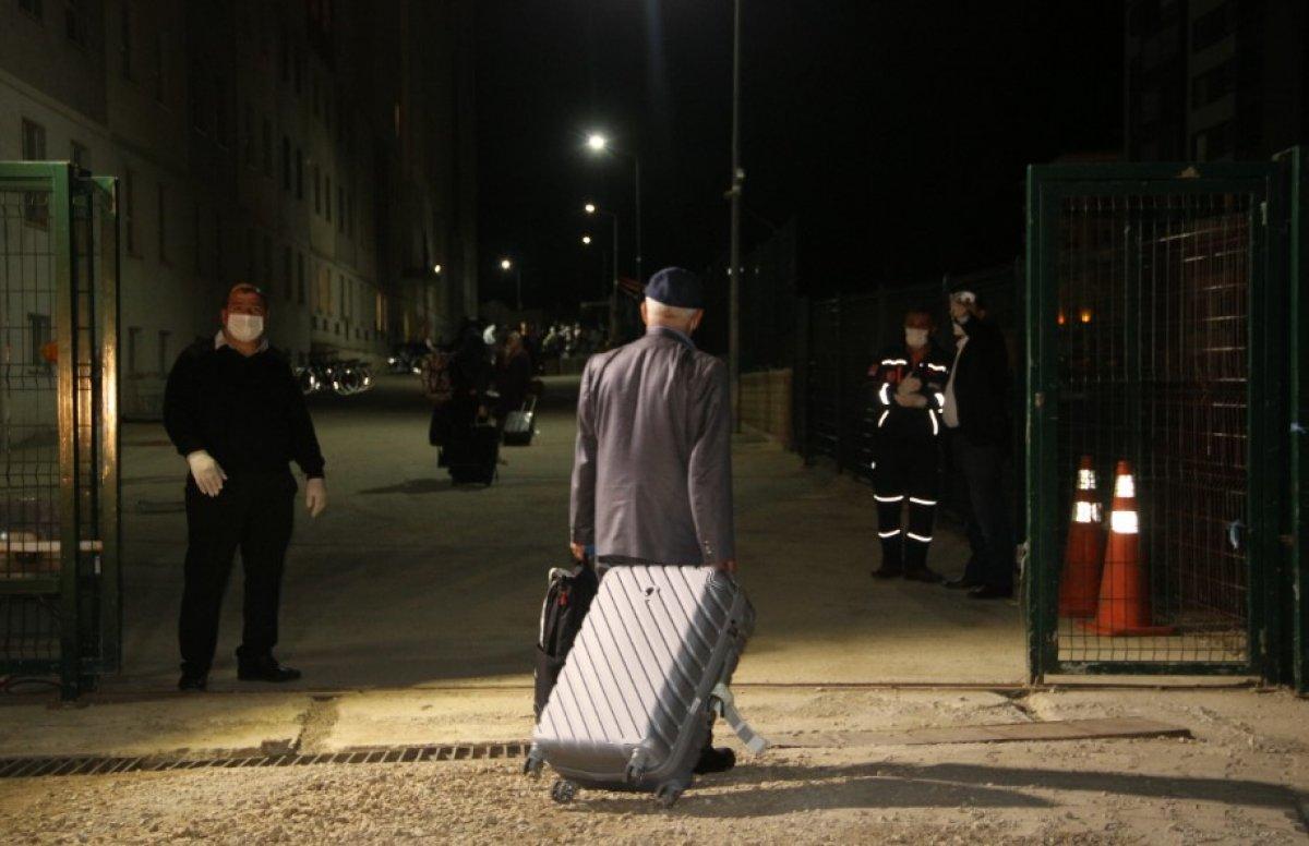 İngiltere'ye turist olarak gidenler, döndü