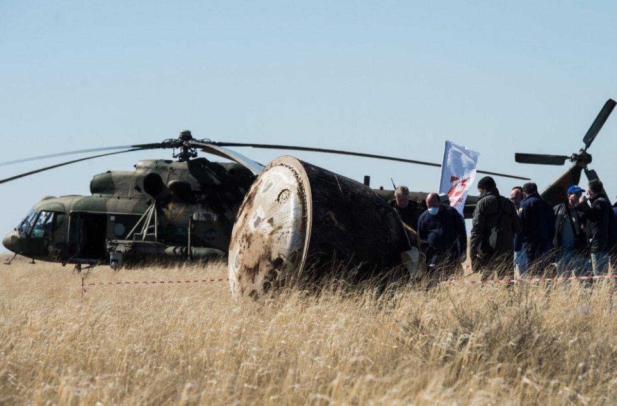 2 astronot ve 1 kozmonot dünyaya geri döndü
