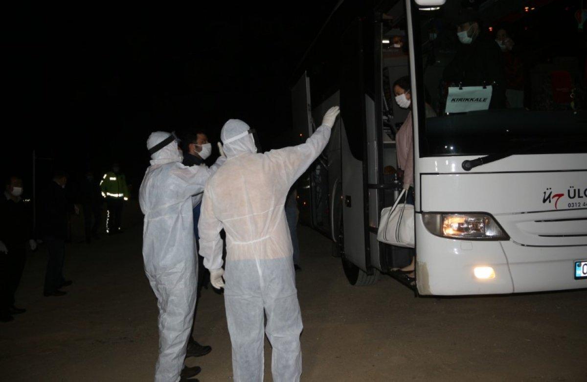 İngiltere'ye turist olarak gidenler, döndü