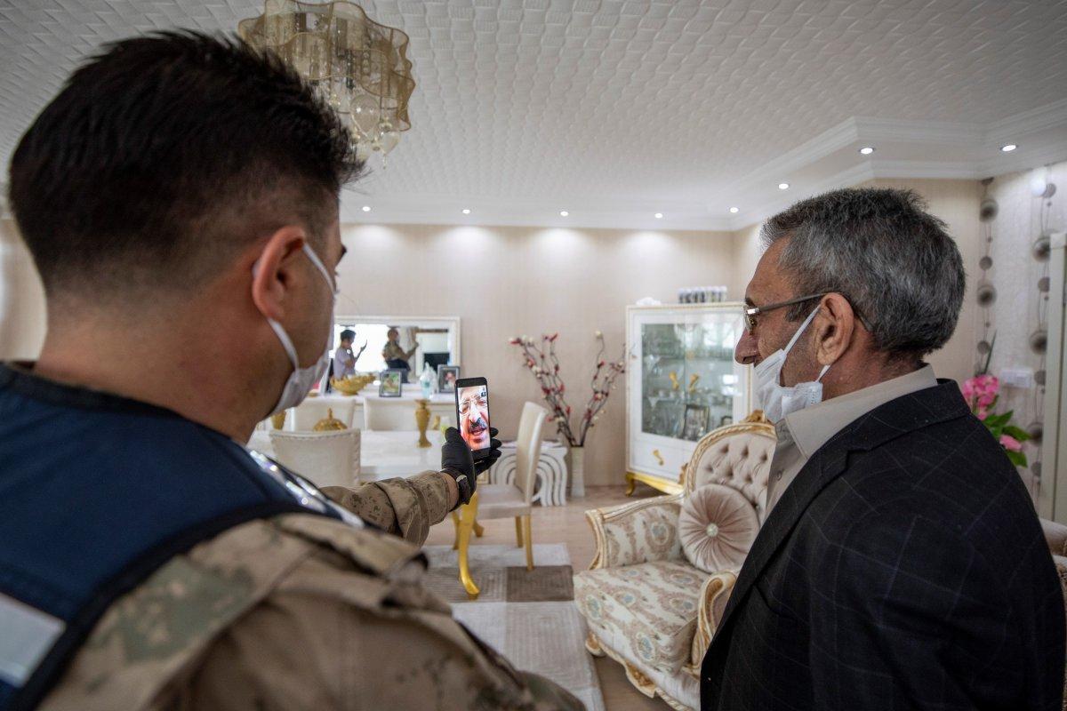 Koronayı bildiren muhtar ödüllendirildi