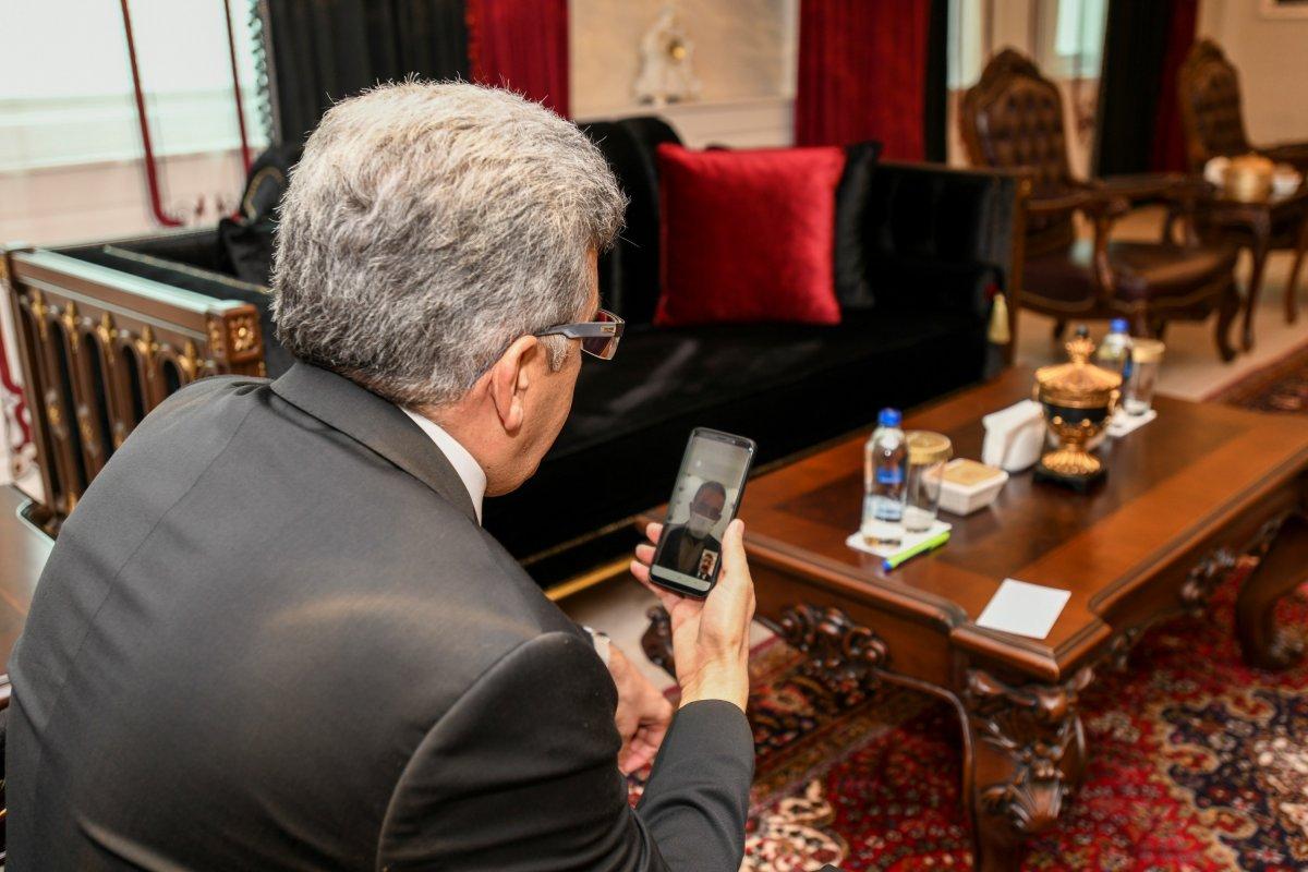 Koronayı bildiren muhtar ödüllendirildi