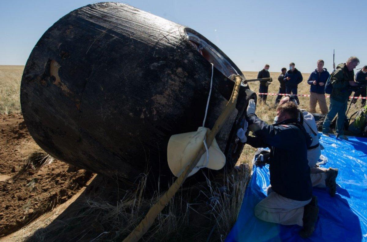 2 astronot ve 1 kozmonot dünyaya geri döndü