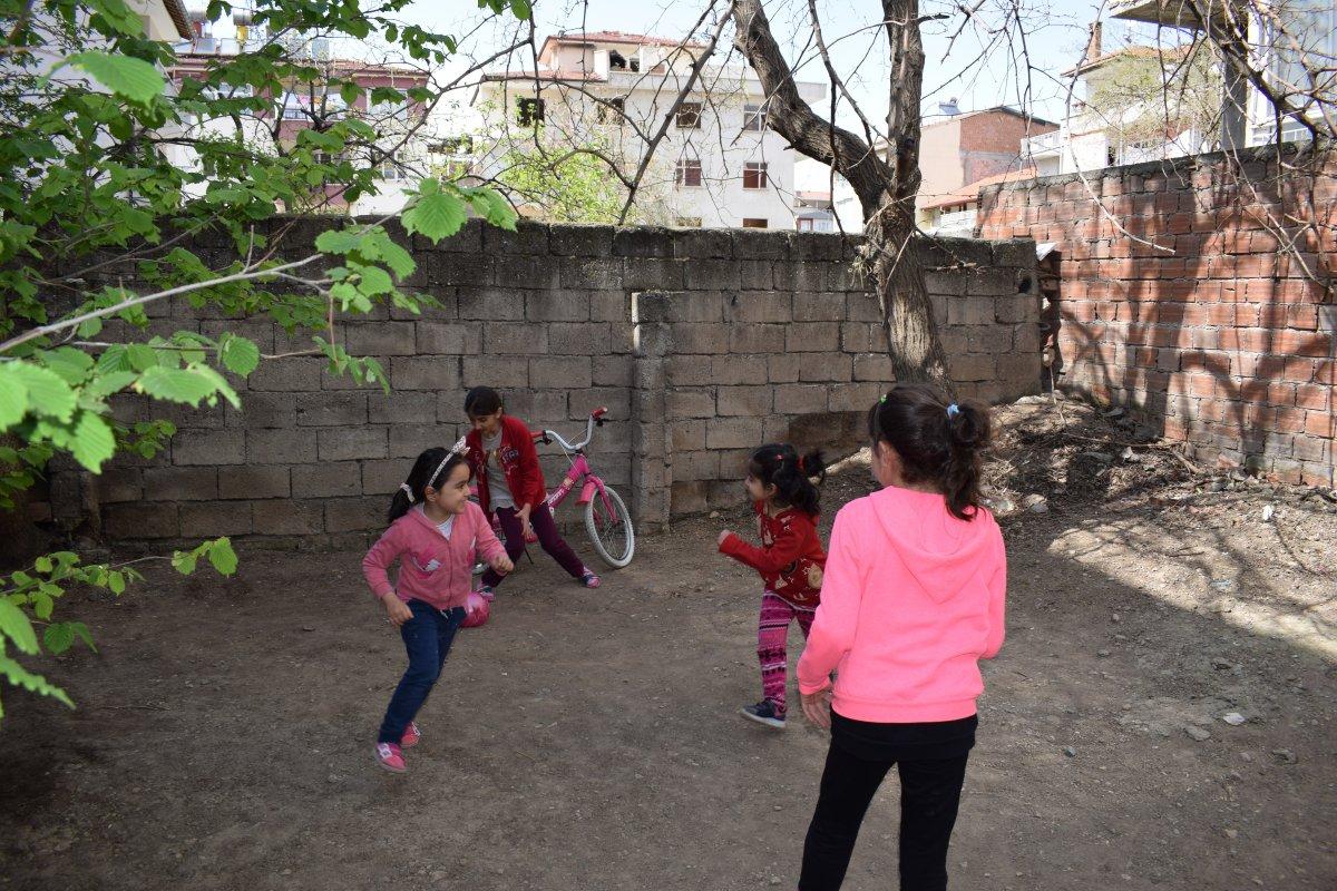 Evde sokağa çıkma yasağına hazırlandılar, ekmek pişirdiler