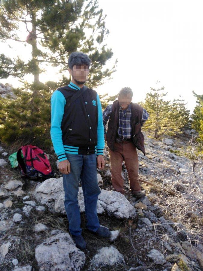 Kamp kurarak kaçak kazı yapan baba ve oğlu yakalandı