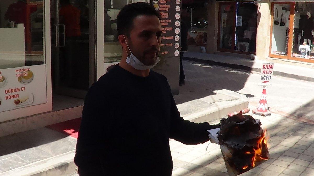 70 bin liralık veresiye defterini yaktı, 'Biz bize yeteriz' dedi.