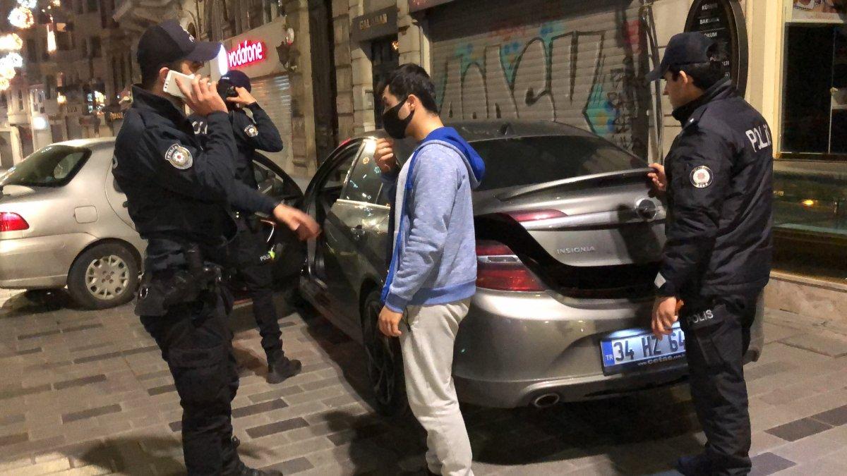 İstiklal Caddesi'nin ortasında müzik keyfi yarıda kaldı