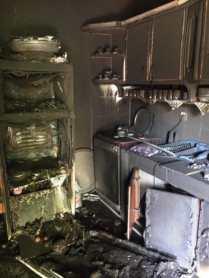 Mutfağı küle çeviren yangından kimsenin haberi olmadı