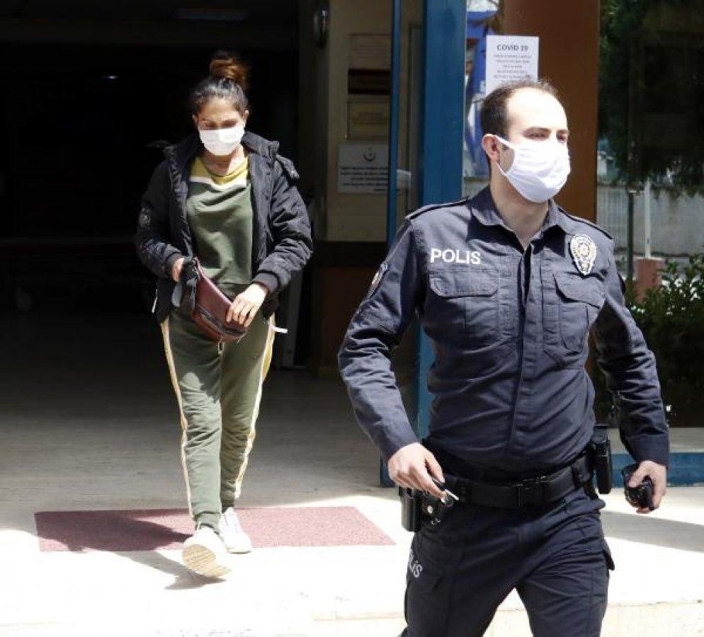 Boşanma aşamasındaki karısının boğazına bıçak dayadı