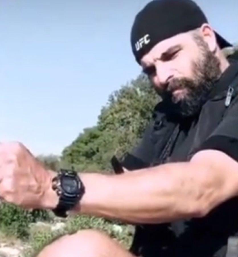 Oyuncu Mehmet Akif Alakurt, kendini kesti