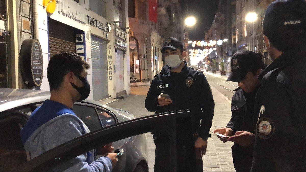 İstiklal Caddesi'nin ortasında müzik keyfi yarıda kaldı