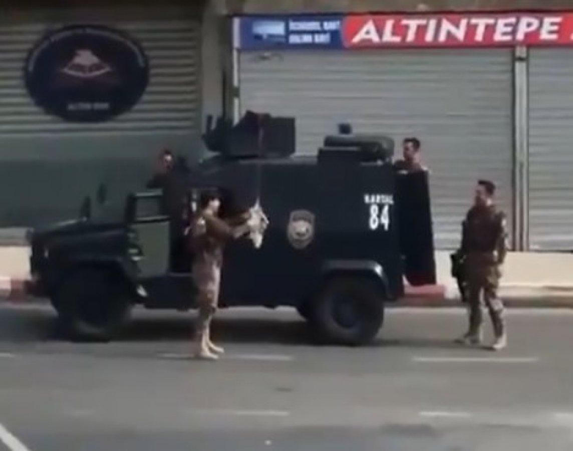 Özel Harekat polislerine çikolata sürprizi