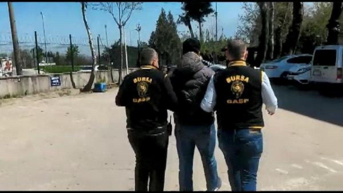 Bursa'da genç kız, erkek arkadaşını gasbetmeye kalkıştı