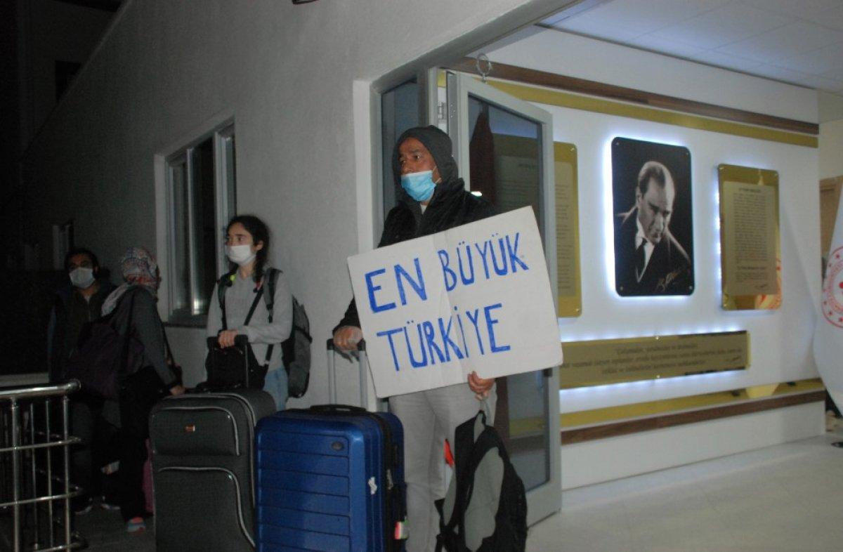 İspanya’dan gelen genç kadının tepki çeken hareketi