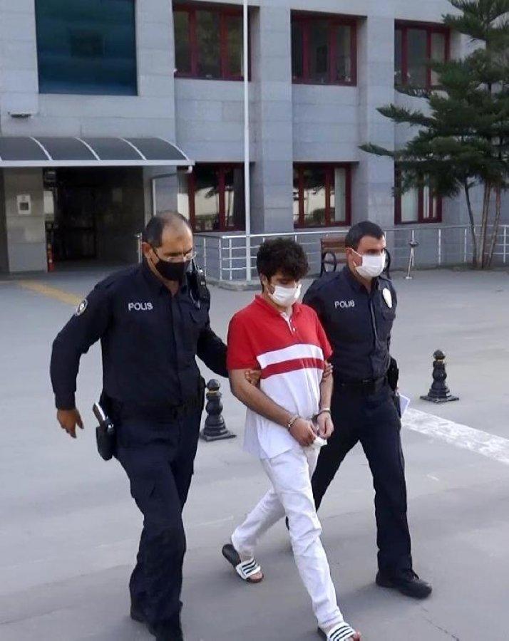 Annesinin evlenmesine kızdı, üvey babasını bıçakladı