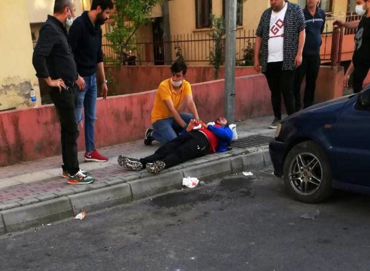 Annesinin evlenmesine kızdı, üvey babasını bıçakladı