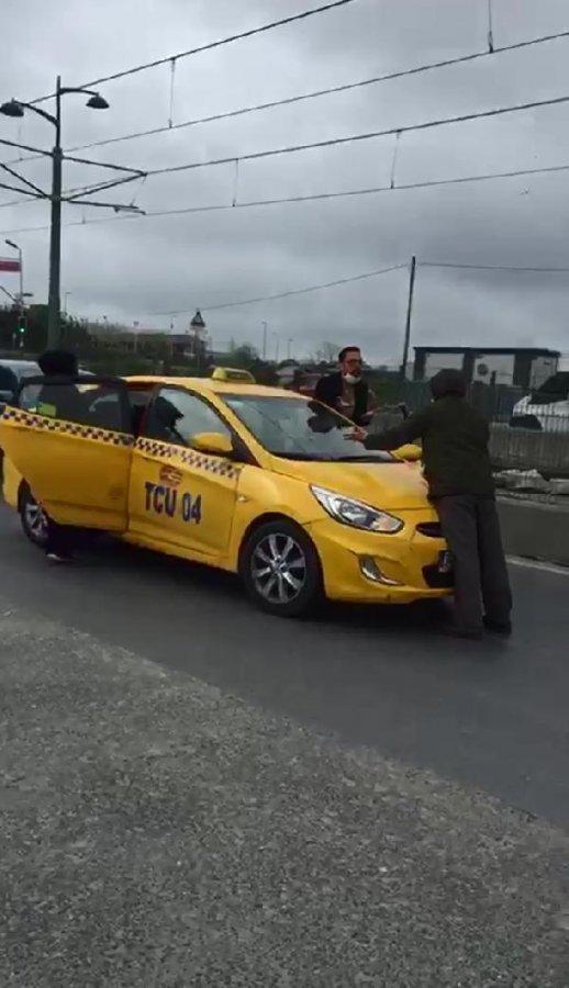 Takside gelinini gördü, aracın önüne yattı