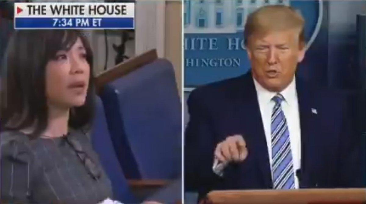 Trump kendisini eleştiren muhabirle kavga etti