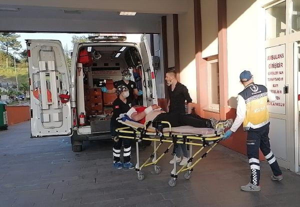 Annesinin evlenmesine kızdı, üvey babasını bıçakladı