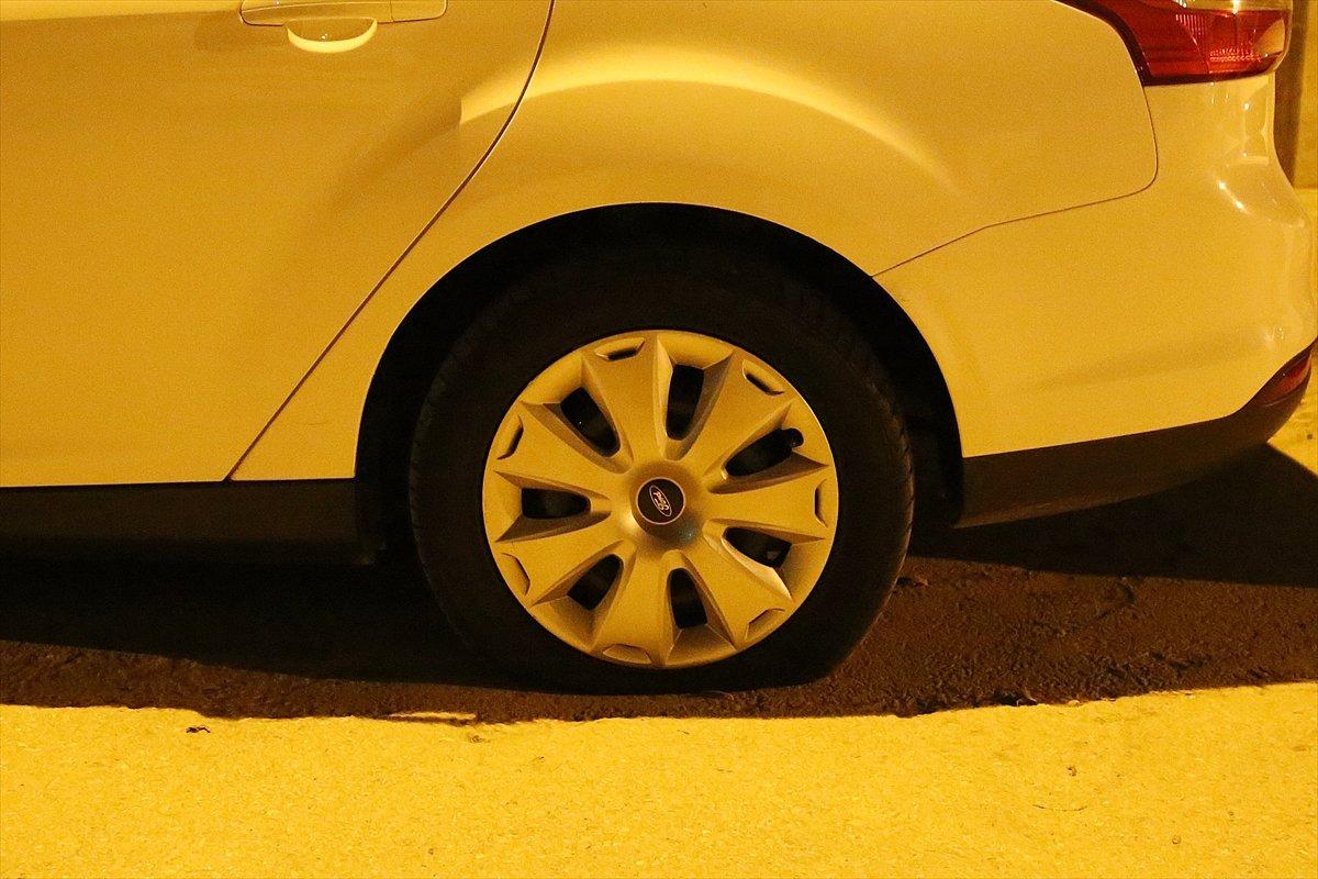 Manisa'da park halindeki araçların lastikleri indirildi