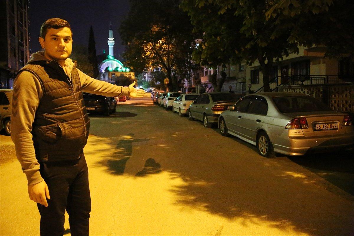 Manisa'da park halindeki araçların lastikleri indirildi