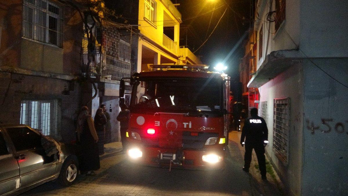 Adana’da yabancı uyruklu şahsın yaşadığı evde yangın çıktı