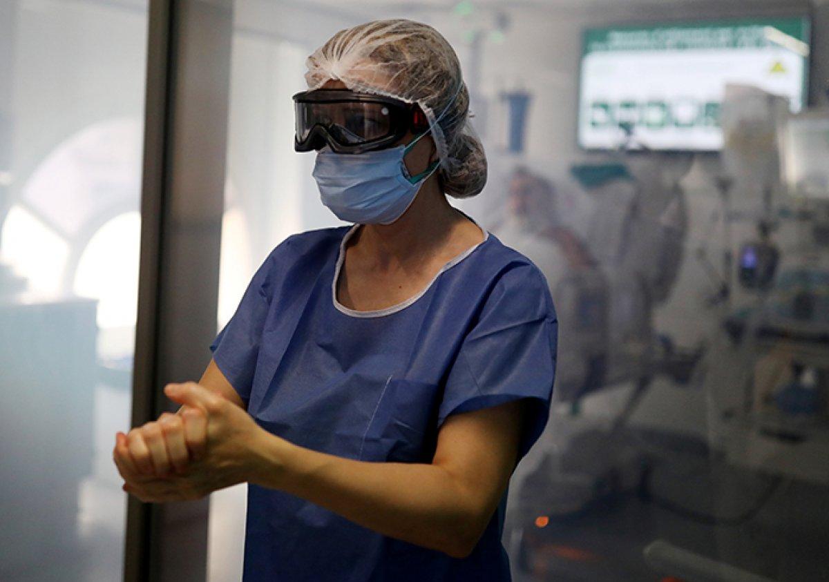 İspanyol sağlıkçılardan hastanede yoga