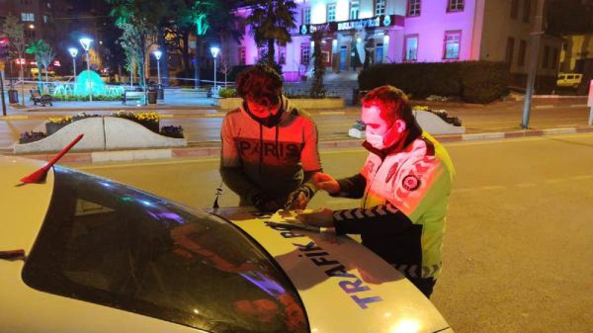 Bursa'da yasağı delip ceza yiyen genç, koşarak eve gitti