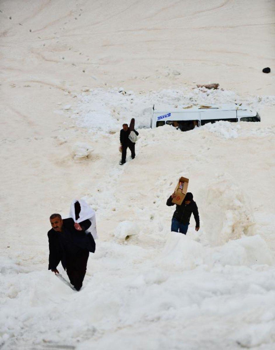 Van'da çığın altında kalan minibüse 3 ay sonra ulaşıldı