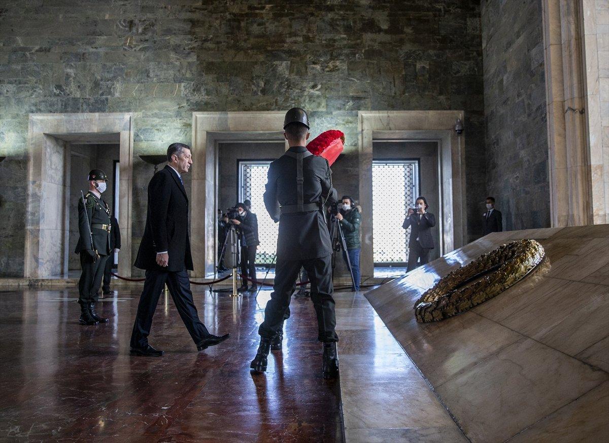 Milli Eğitim Bakanı Ziya Selçuk, Anıtkabir'deydi