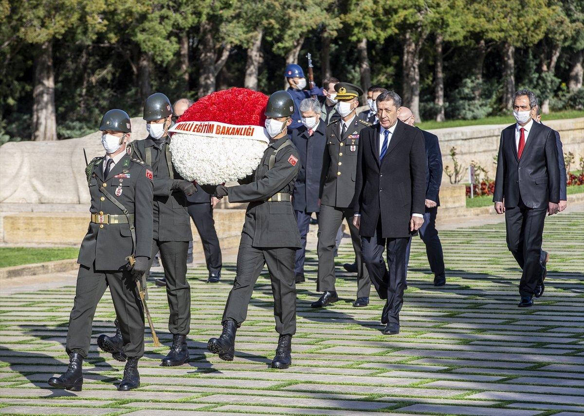 Milli Eğitim Bakanı Ziya Selçuk, Anıtkabir'deydi