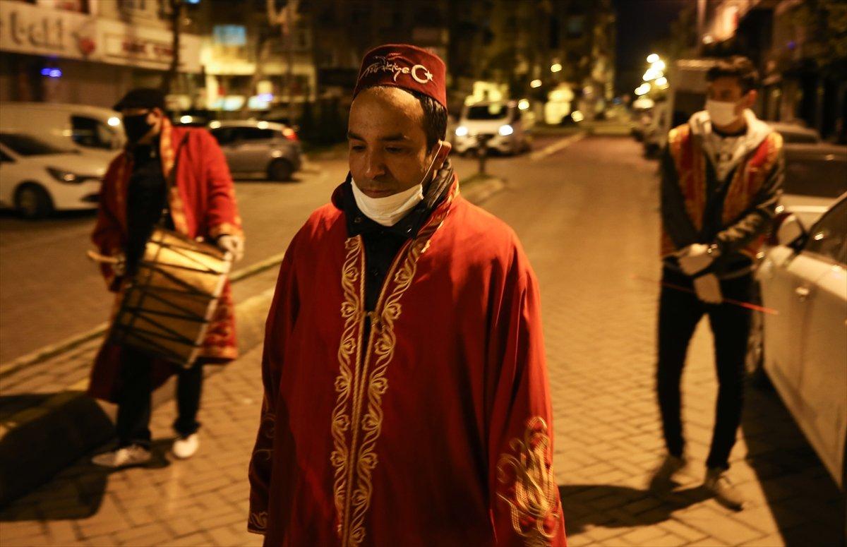 İstanbul'da davulcular, sahur mesailerine başladı