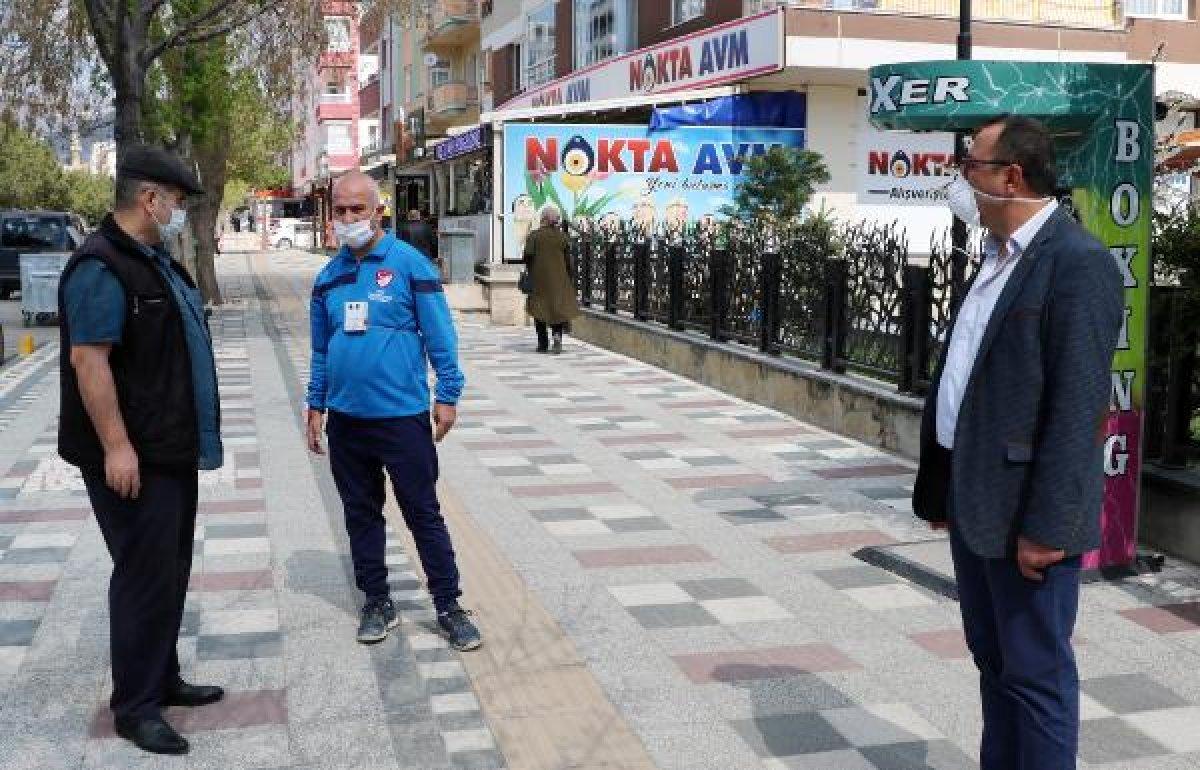 Futbol hakeminden koronaya karşı 'akıllı bileklik' ve 'mesafe kiti'