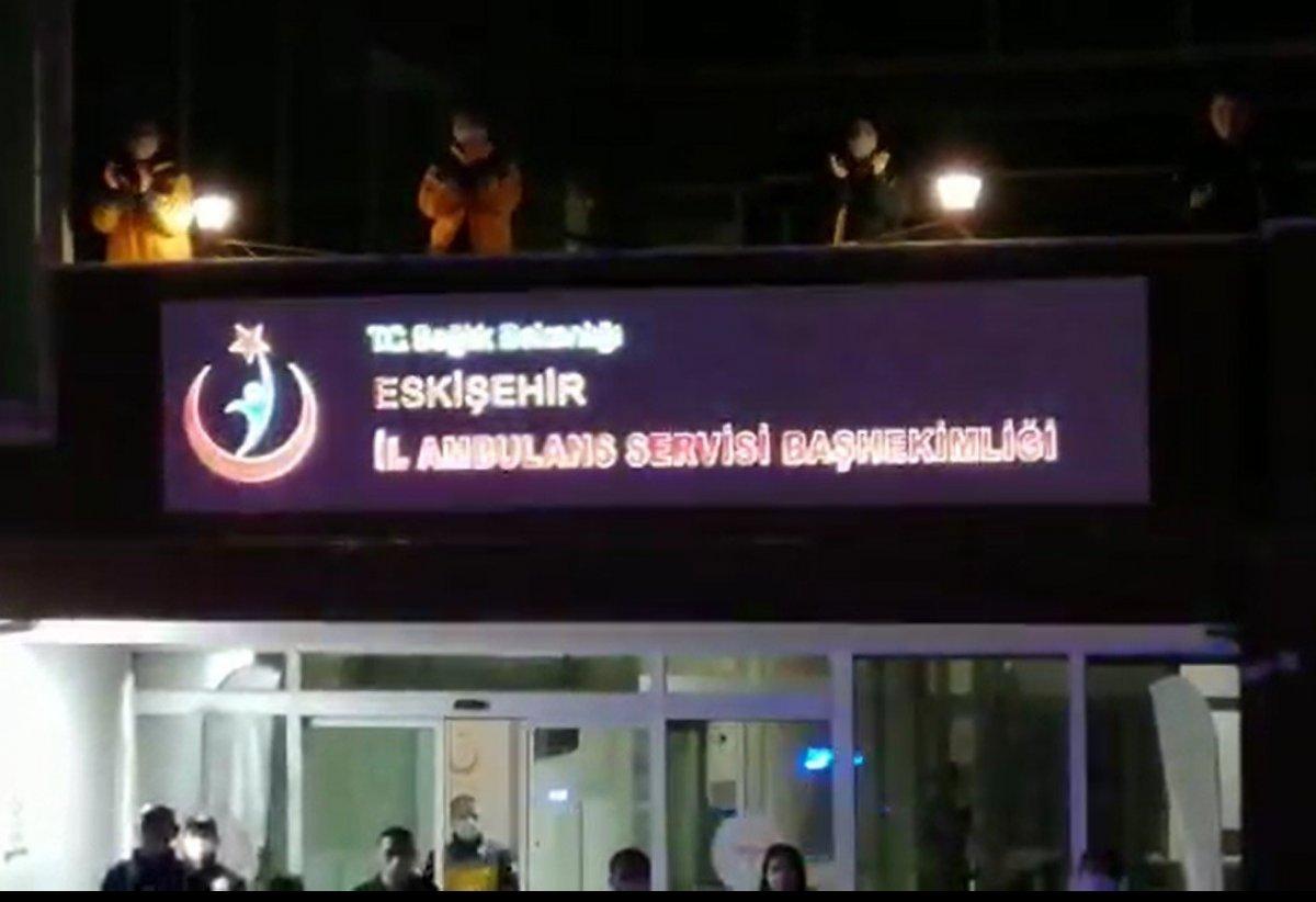 İstiklal Marşı okunup ambulans sirenleri çalındı