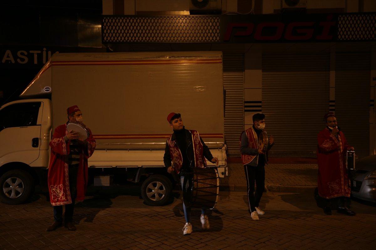 İstanbul'da davulcular, sahur mesailerine başladı