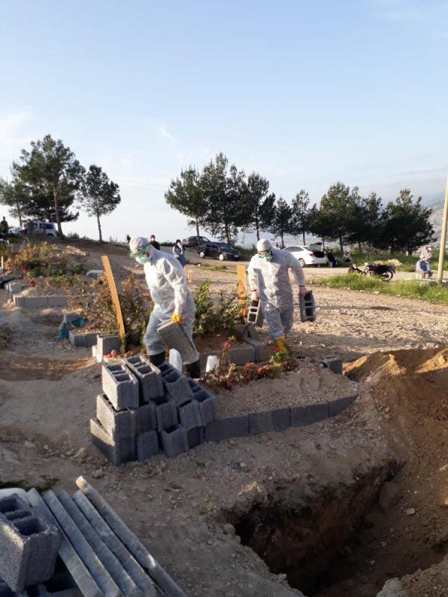 Hatay'da koronavirüse yakalanan polis memuru hayatını kaybetti