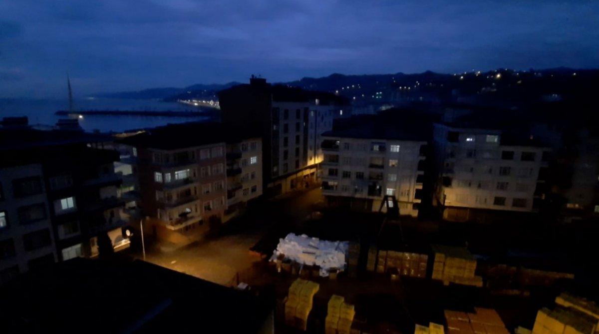 Rize'de yorgun mermi camı kırdı