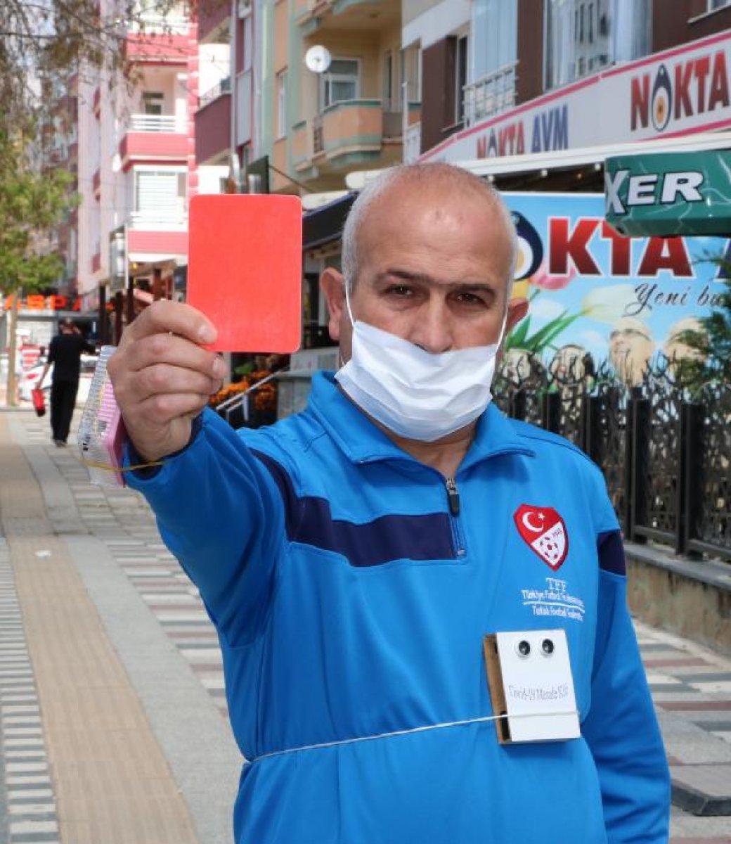 Futbol hakeminden koronaya karşı 'akıllı bileklik' ve 'mesafe kiti'