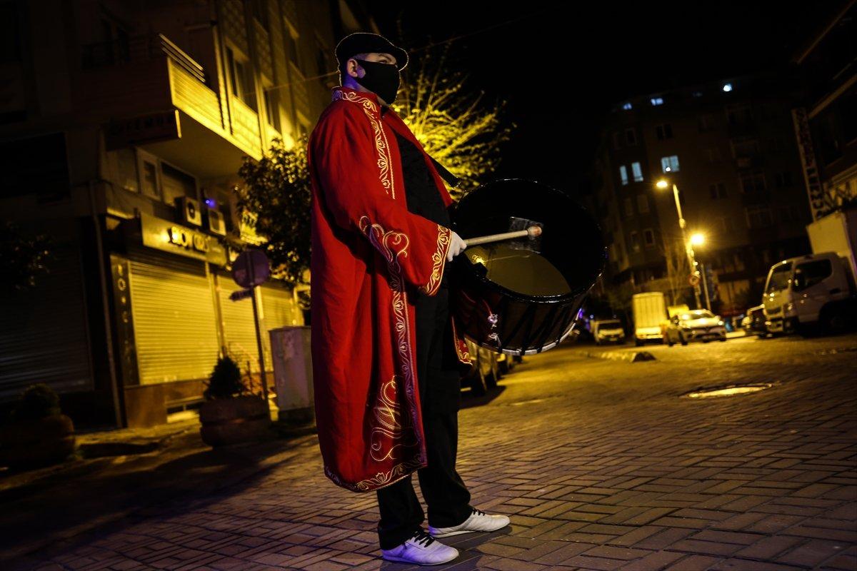 İstanbul'da davulcular, sahur mesailerine başladı