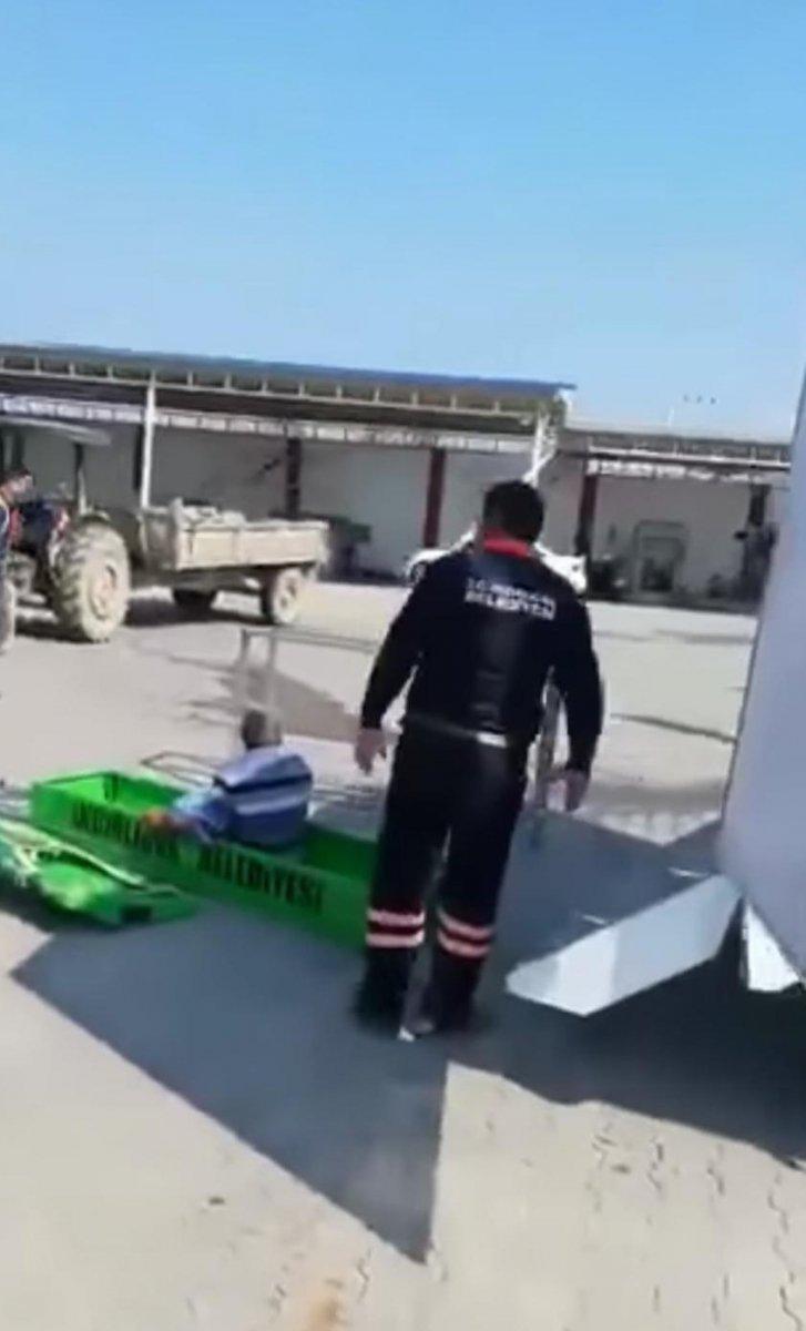 Belediye personellerinden ilginç tabut şakası