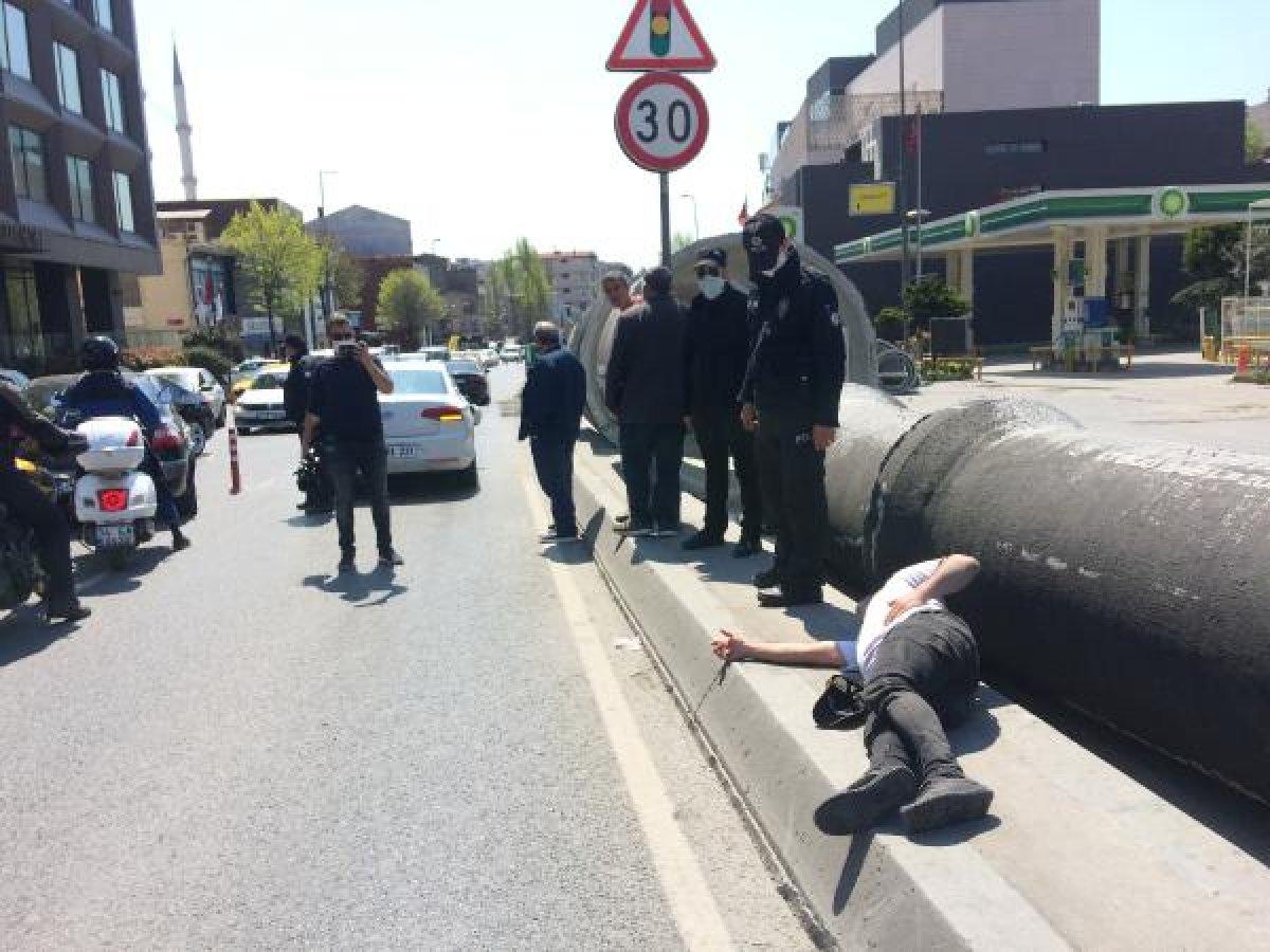Beyoğlu'nda karşıdan karşıya geçmek isterken araba çarptı