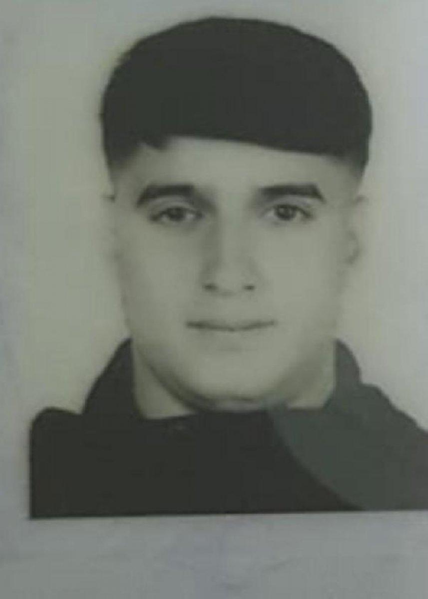 Bursa'da metroda yürürken bayılan genç raylara düştü