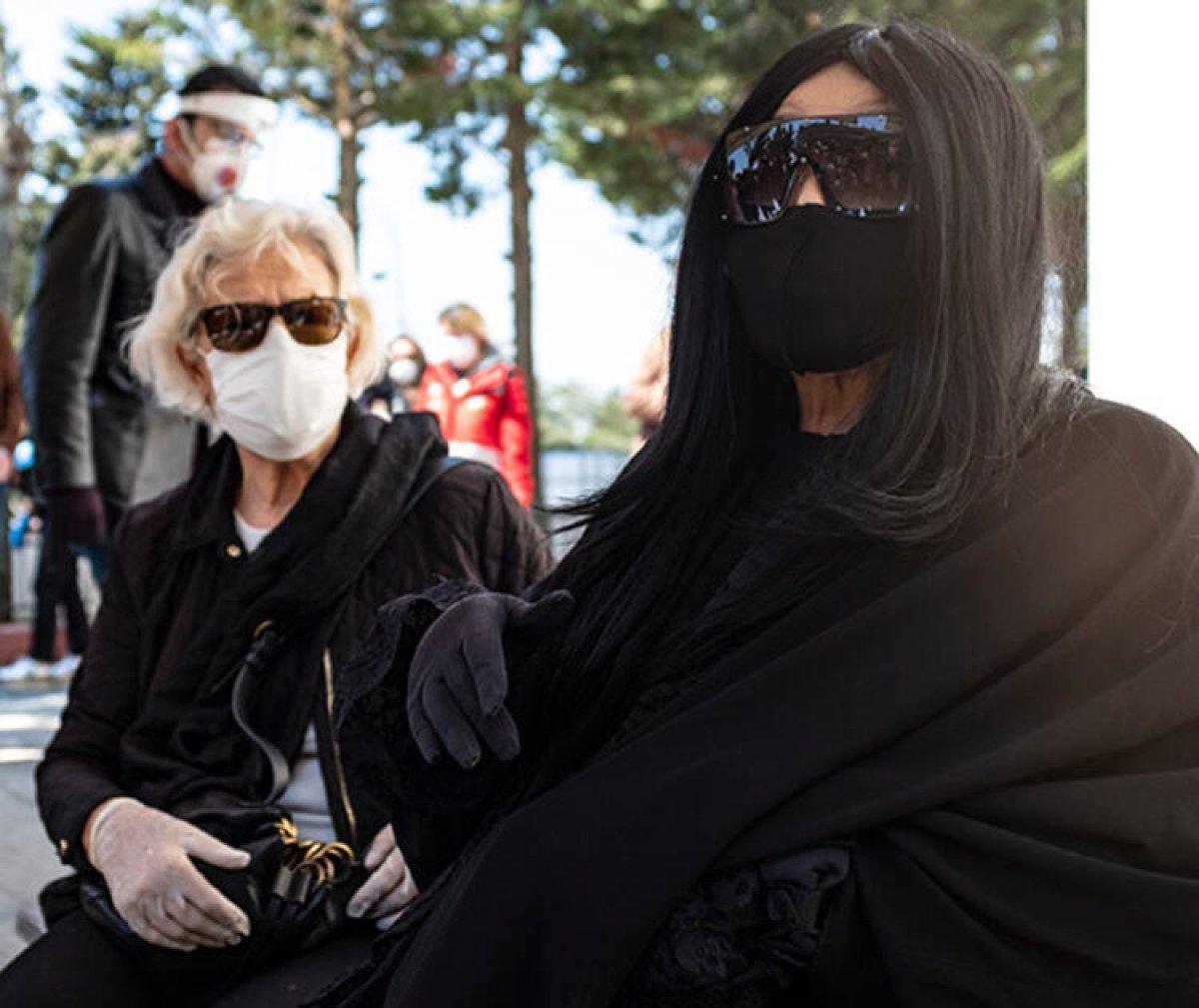 Bülent Ersoy’un annesi son yolculuğuna uğurlandı