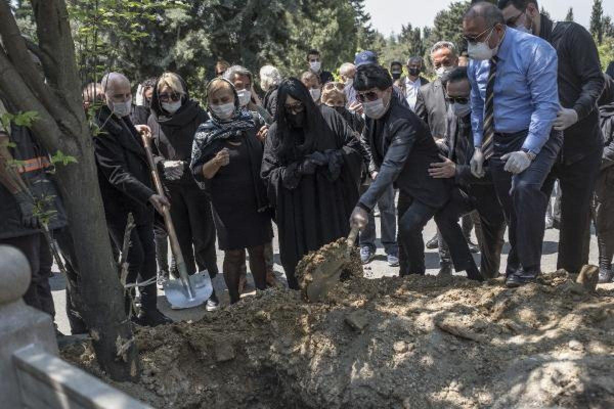 Bülent Ersoy’un annesi son yolculuğuna uğurlandı