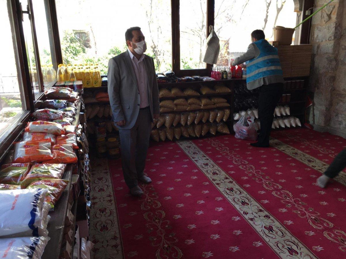 Ankara'da camiler ihtiyaç sahiplerine aracılık ediyor