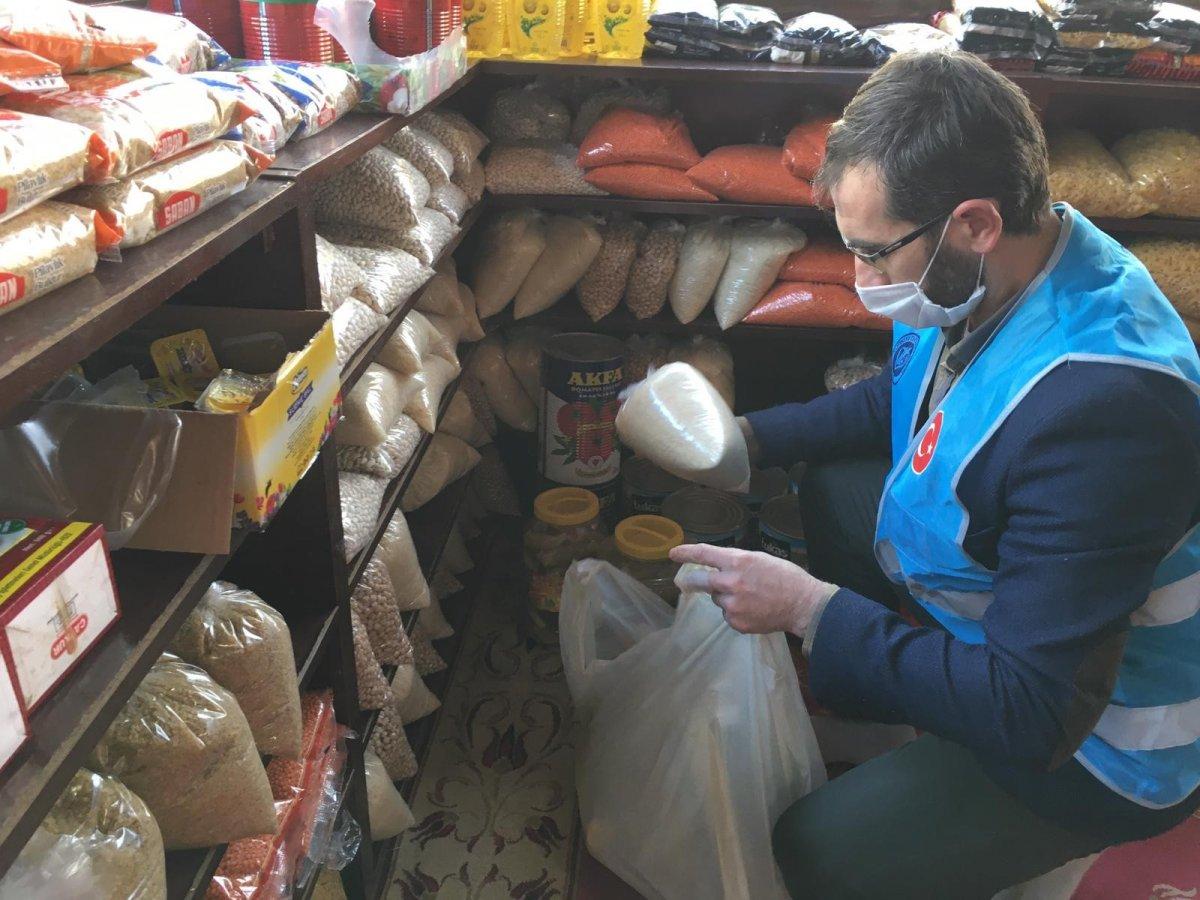 Ankara'da camiler ihtiyaç sahiplerine aracılık ediyor