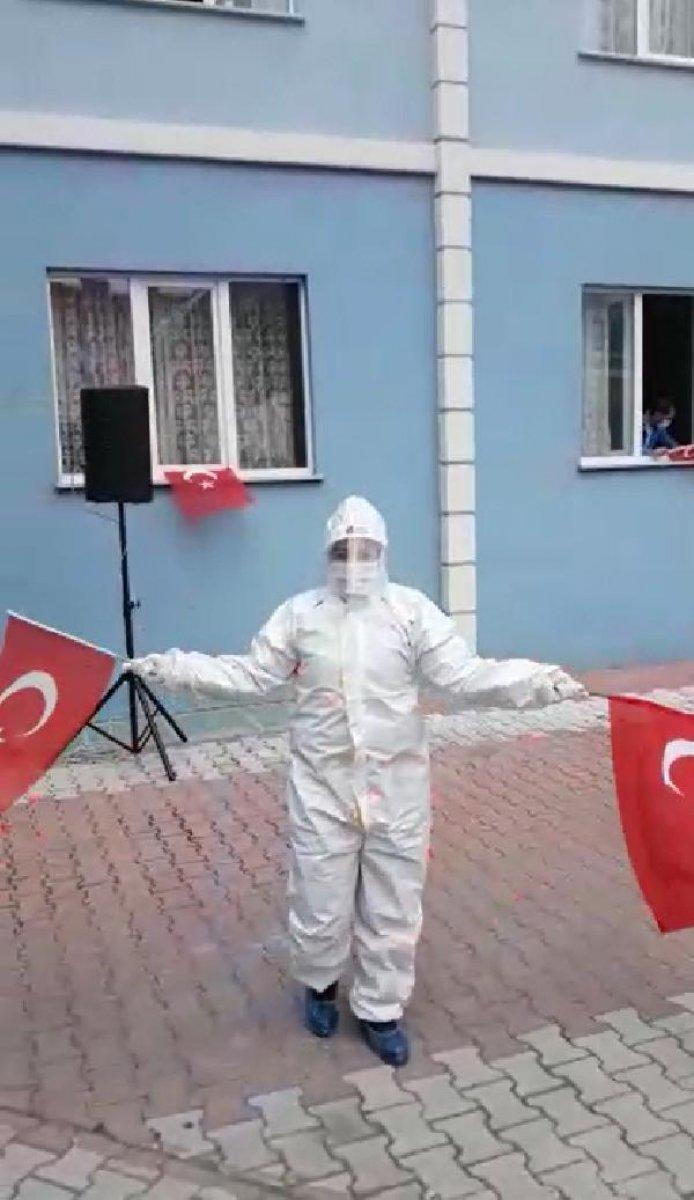 Karantinadan çiftetelli oynayarak uğurlandılar